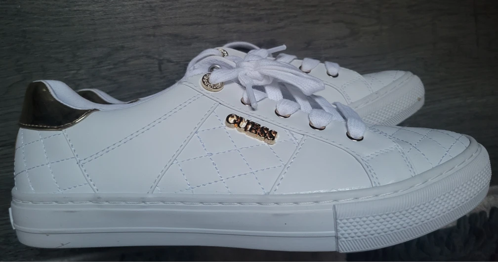 🥕 Guess White Tennis Sneakers NEW
