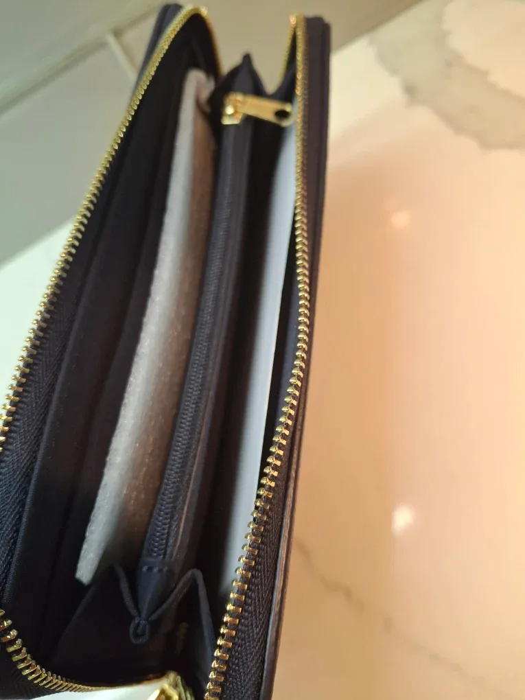 Tommy Hilfiger Wallet - Navy Blue, New with Tags! image indicator(4)