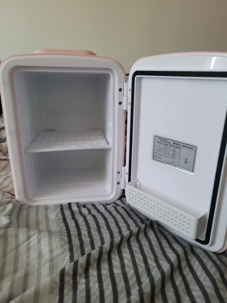 Pink Mini Fridge - Model AAD-4LA1 - photo 4
