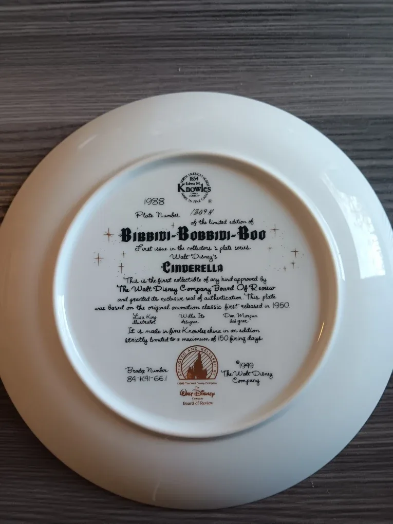 Knowles Bibbidi-Bobbidi-Boo Cinderella Plate
