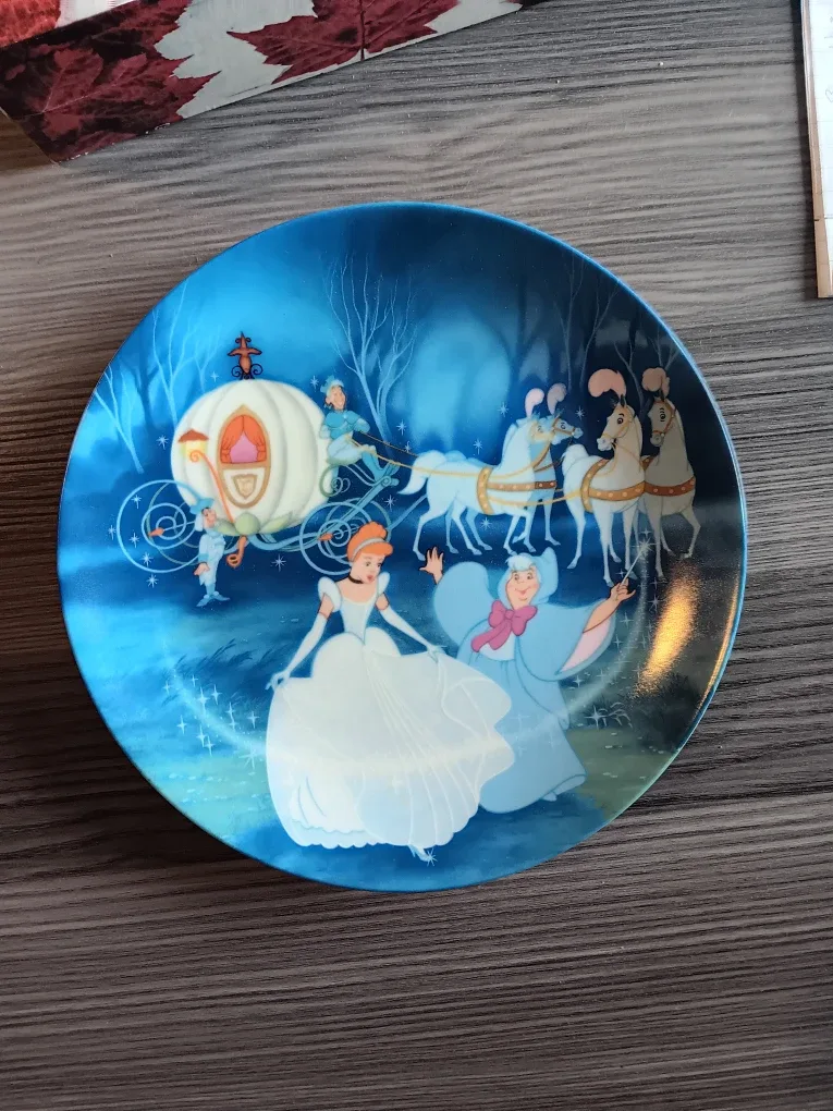 Knowles Bibbidi-Bobbidi-Boo Cinderella Plate image indicator(2)