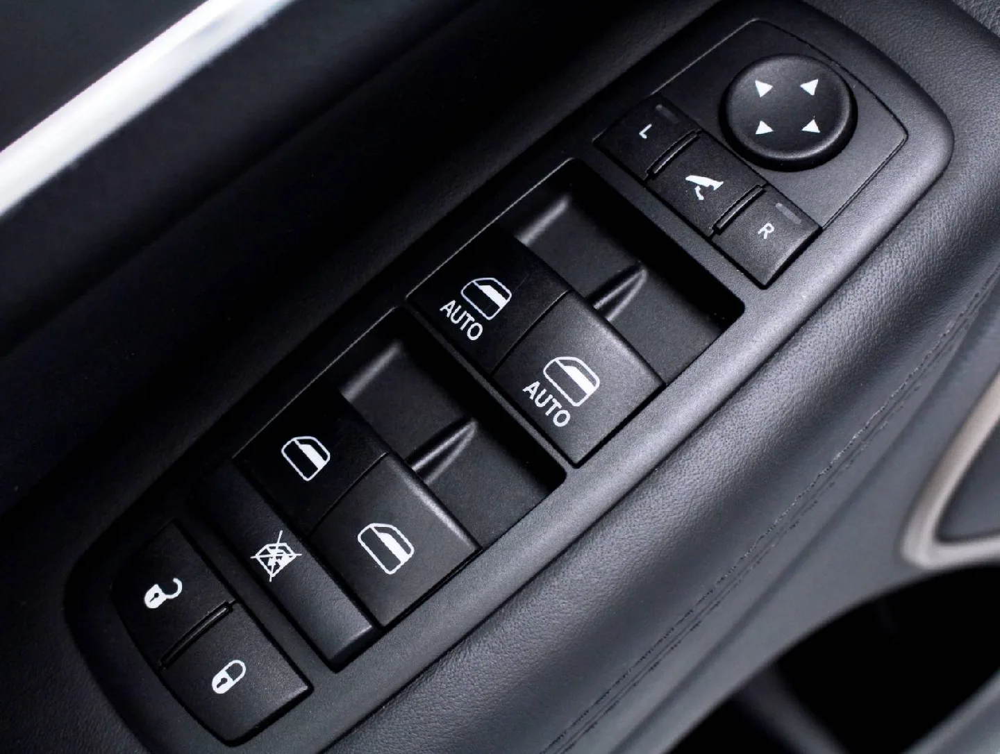 Jeep Grand Cherokee /Summit 2015 image indicator(8)