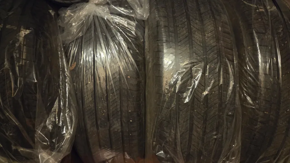 Michelin Defenders 4 All-Season Tires 225/60 R18