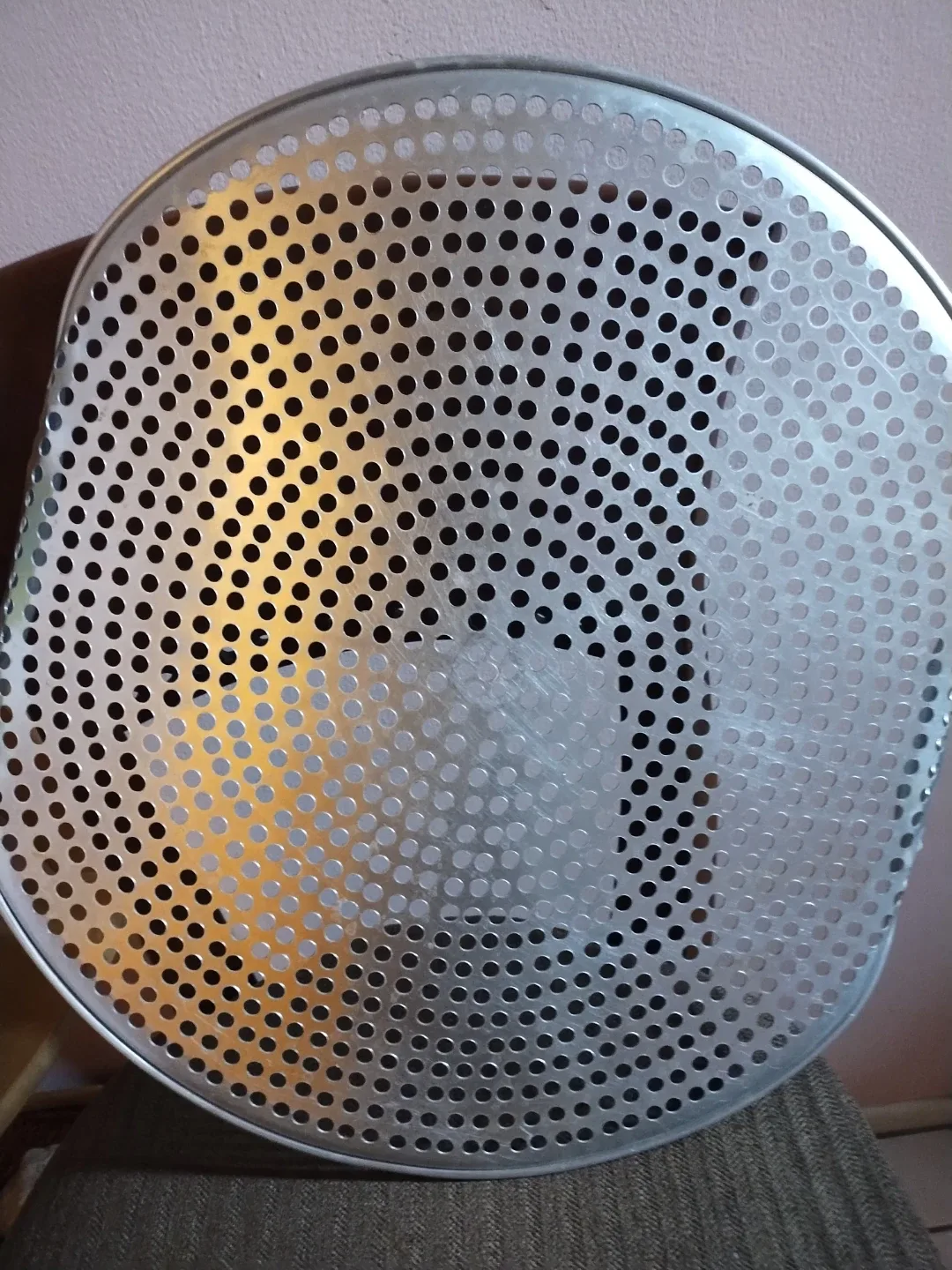 🥕Metal Mesh Round Pizza Tray 18 inches image indicator(2)