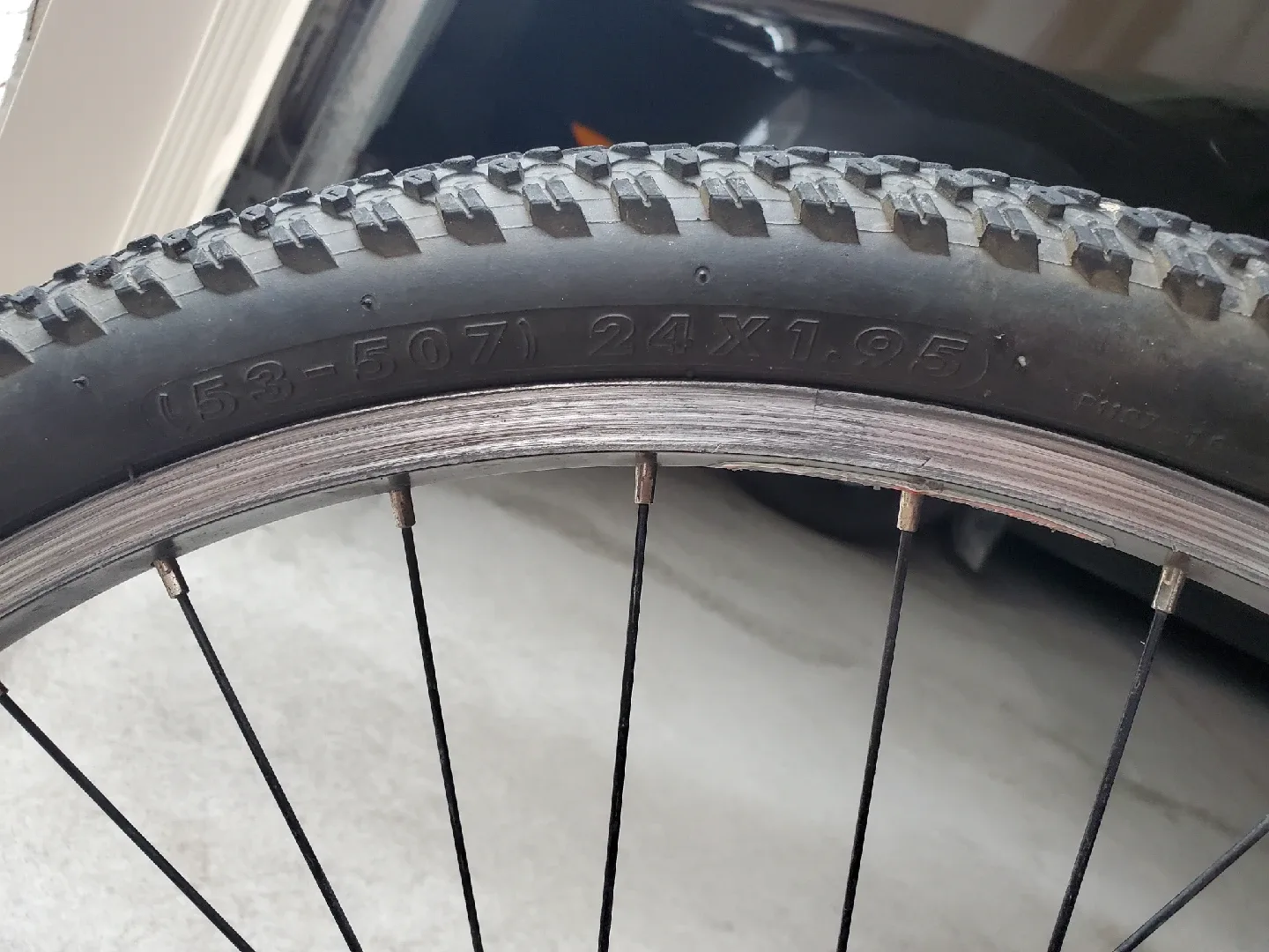 Trek MT 220 Kids Mountain Bike - 24 inch wheels image indicator(3)