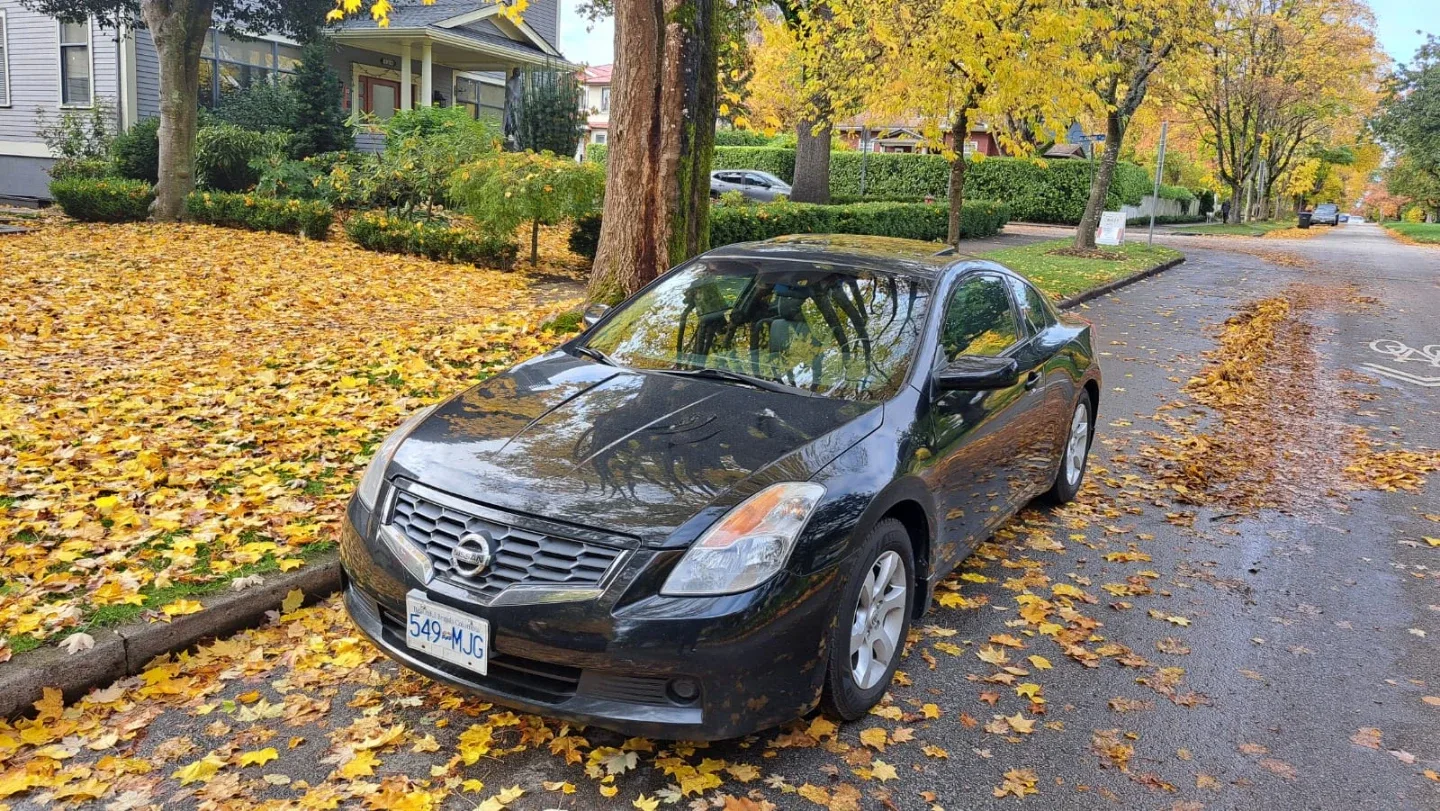 Nissan Altima 2.5 S Coupe - Black image indicator(3)