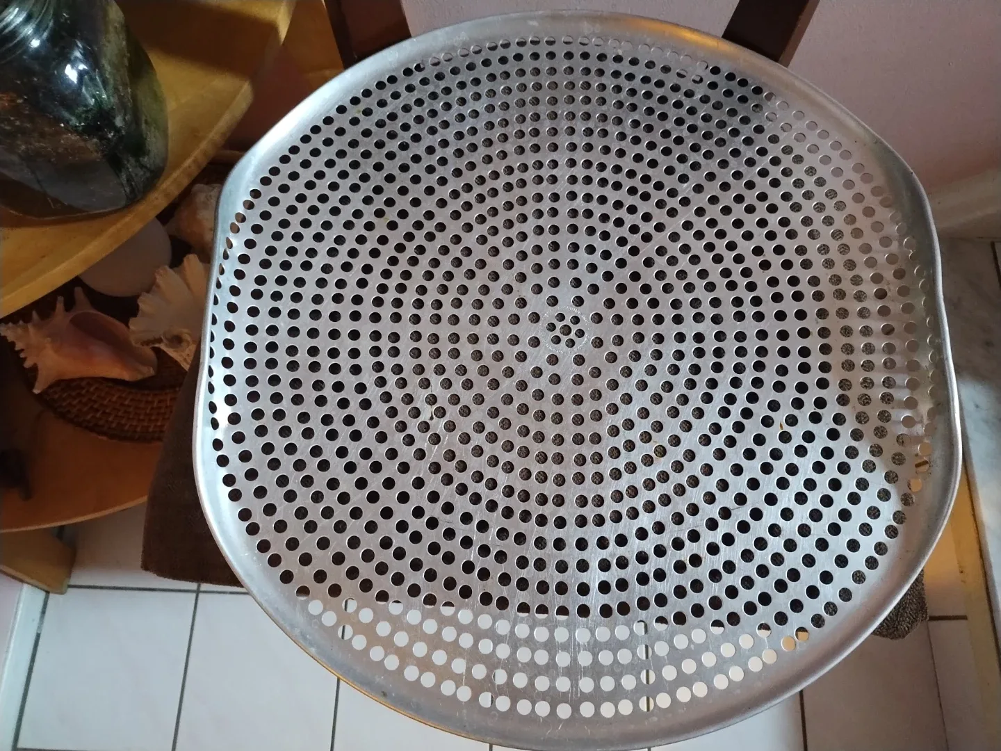 🥕Metal Mesh Round Pizza Tray 18 inches thumbnail