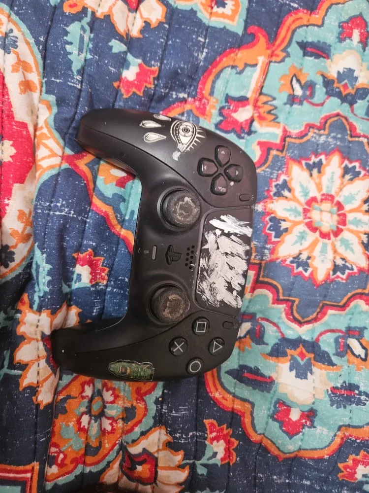 3 PlayStation 5 controllers or 25 for one image indicator(3)