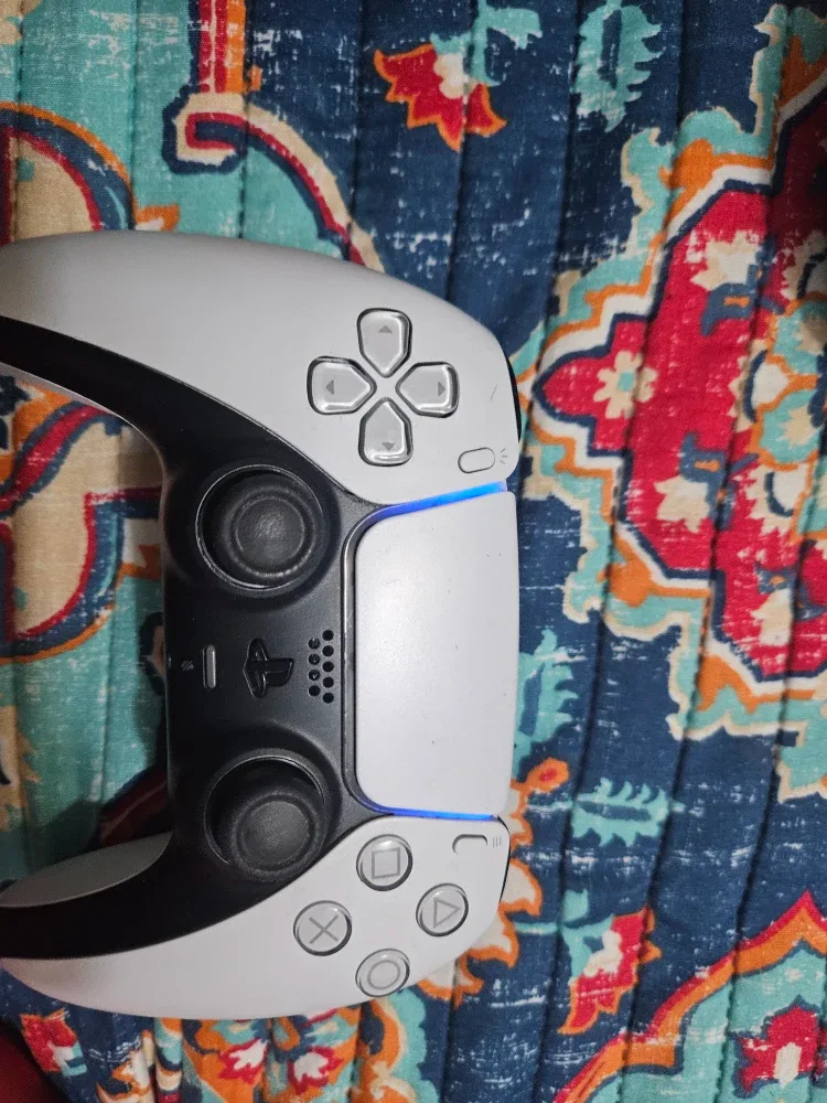 3 PlayStation 5 controllers or 25 for one image indicator(5)