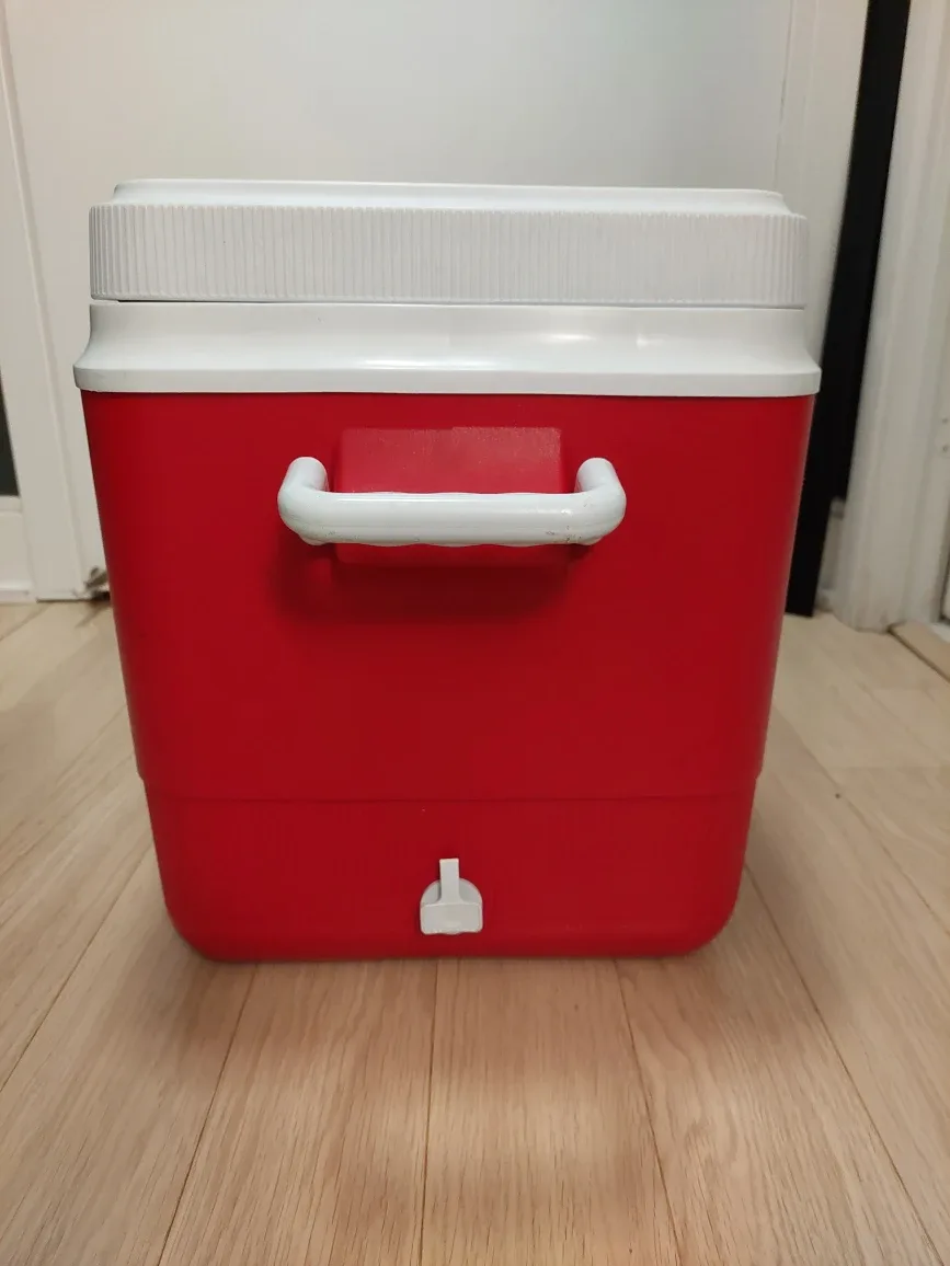 Rubbermaid Cooler (48 Qt) image indicator(3)