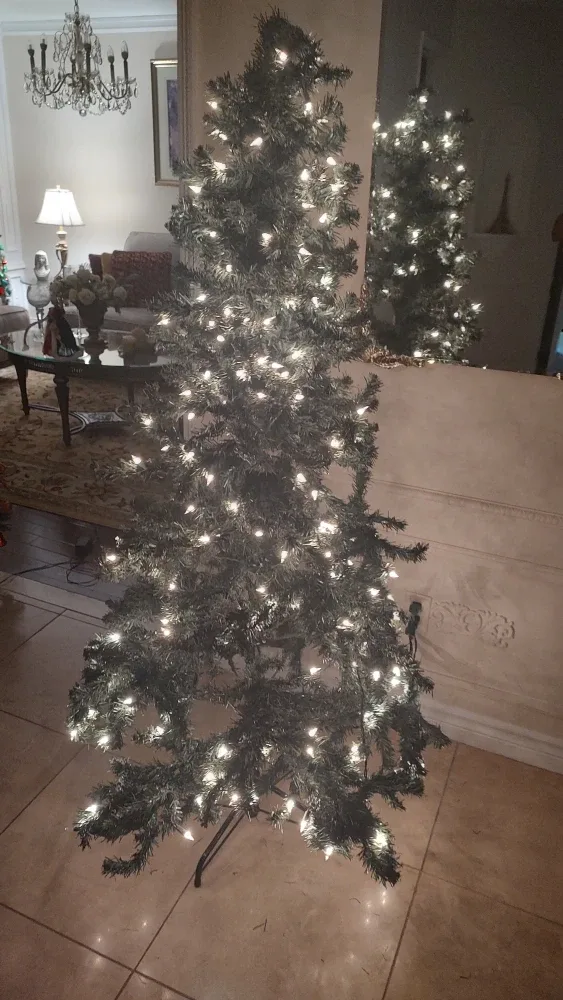 Pre-lit Artificial Christmas Tree