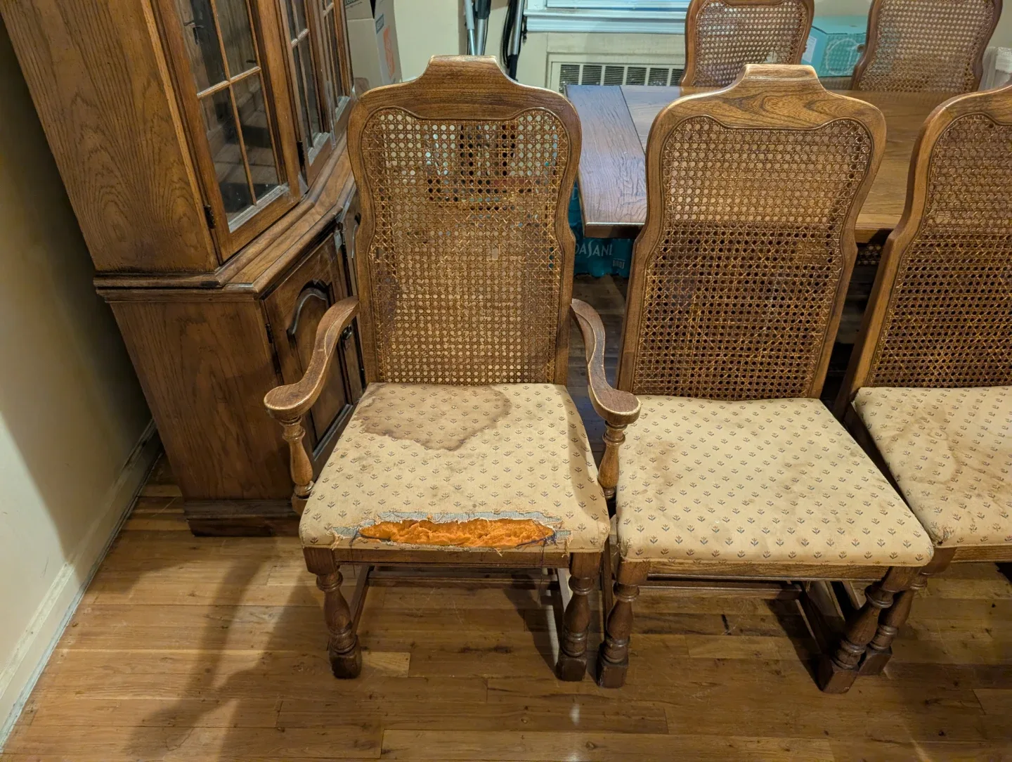 Dining Table Set with Hutch & 6 Chairs image indicator(7)