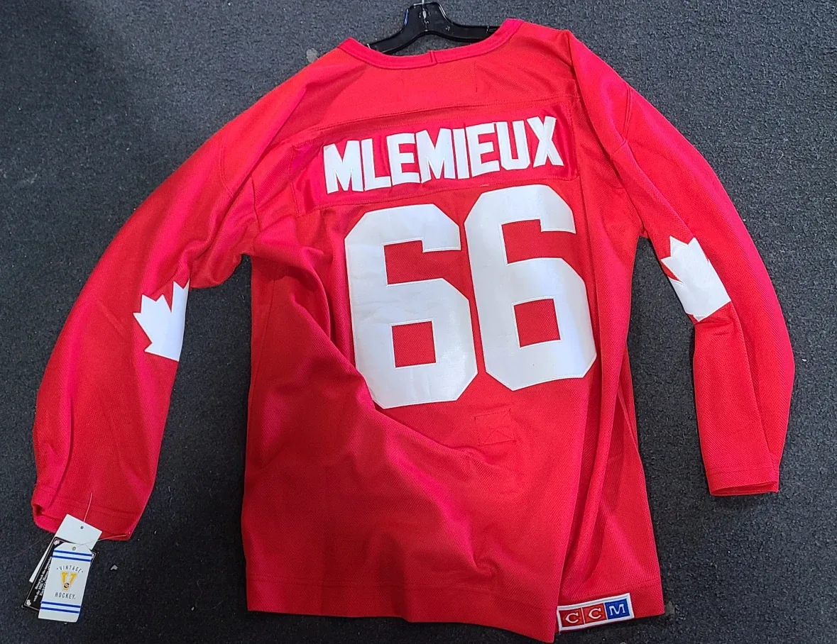 Vintage CCM Mario Lemieux Canada Hockey Jersey image indicator(2)