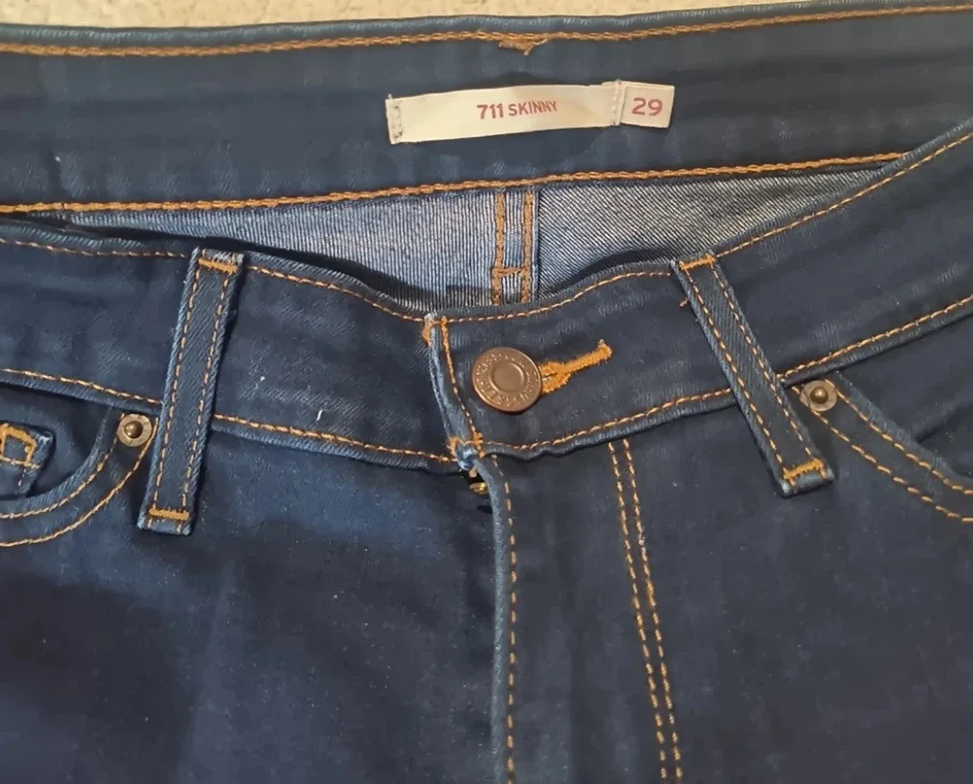 Levi's 711 Skinny Jeans - Size 29 image indicator(2)