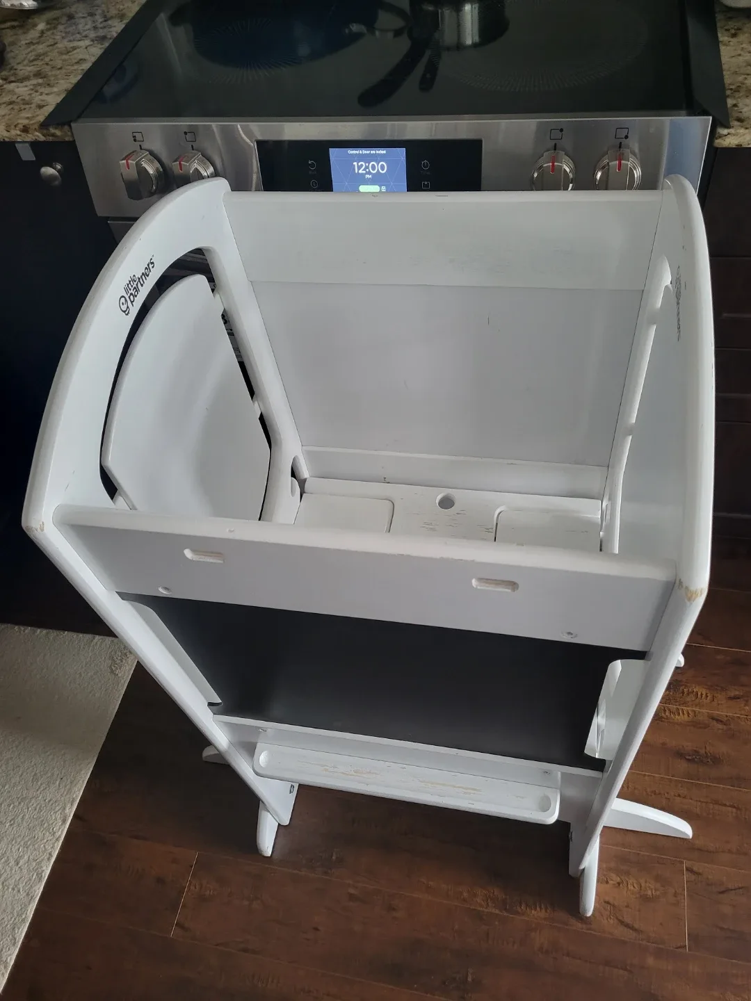 Little Partners Learning Tower image indicator(2)