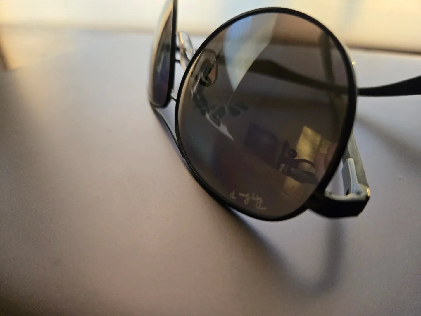 Brand new authentic Ray-Ban Aviator sunglasses image indicator(2)