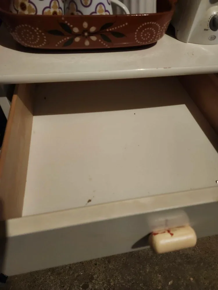 White Dresser with Drawers and Cabinet image indicator(3)