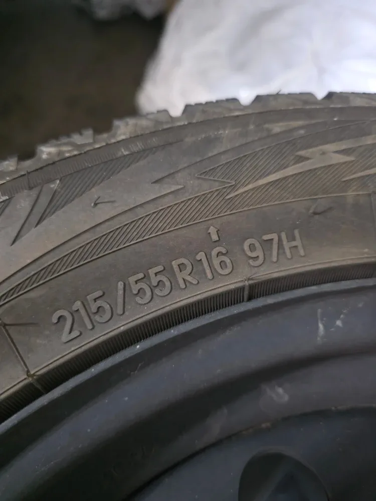 Set of 4 Toyo Observe G3-Ice Winter Tires 215/55R16 image indicator(6)