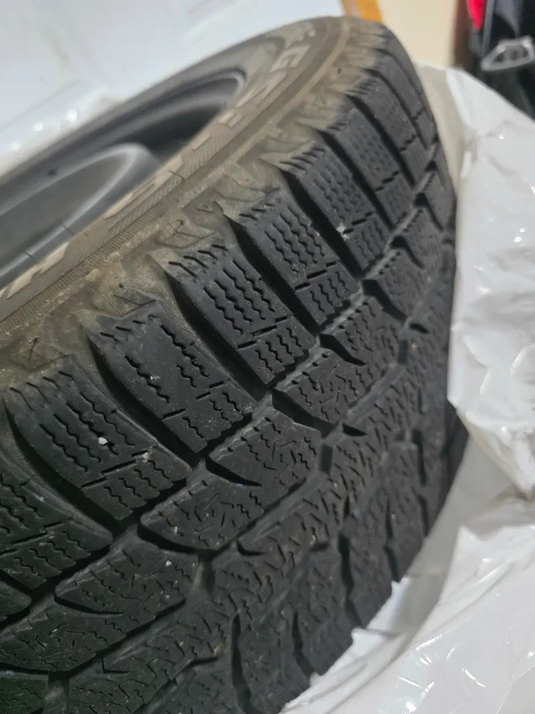 Set of 4 Toyo Observe G3-Ice Winter Tires 215/55R16 image indicator(8)