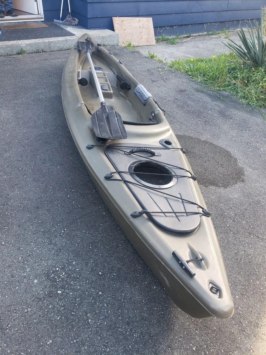 12ft Sundolphin Sun Dolphin Kayak with Paddle & Lifejacket image indicator(2)