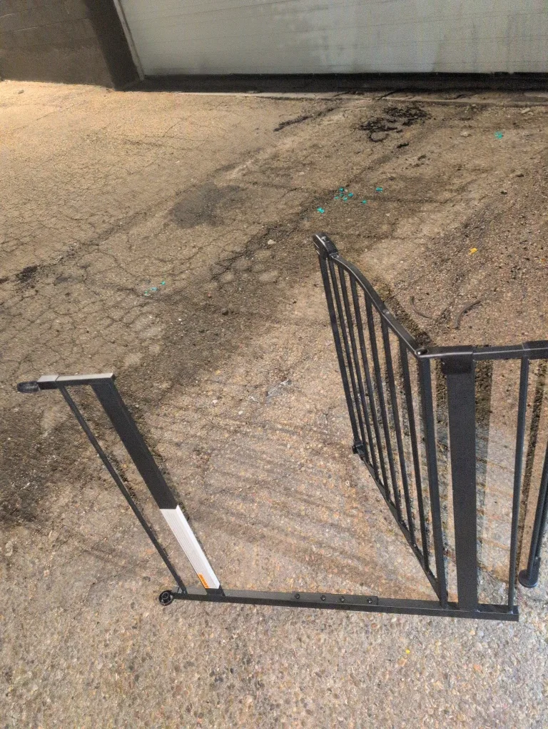 Regalo Baby Gate image indicator(2)