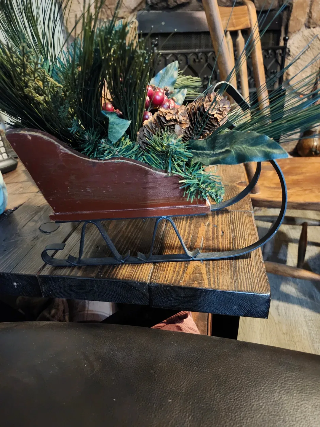 Decorative Holiday Sleigh Decor image indicator(2)