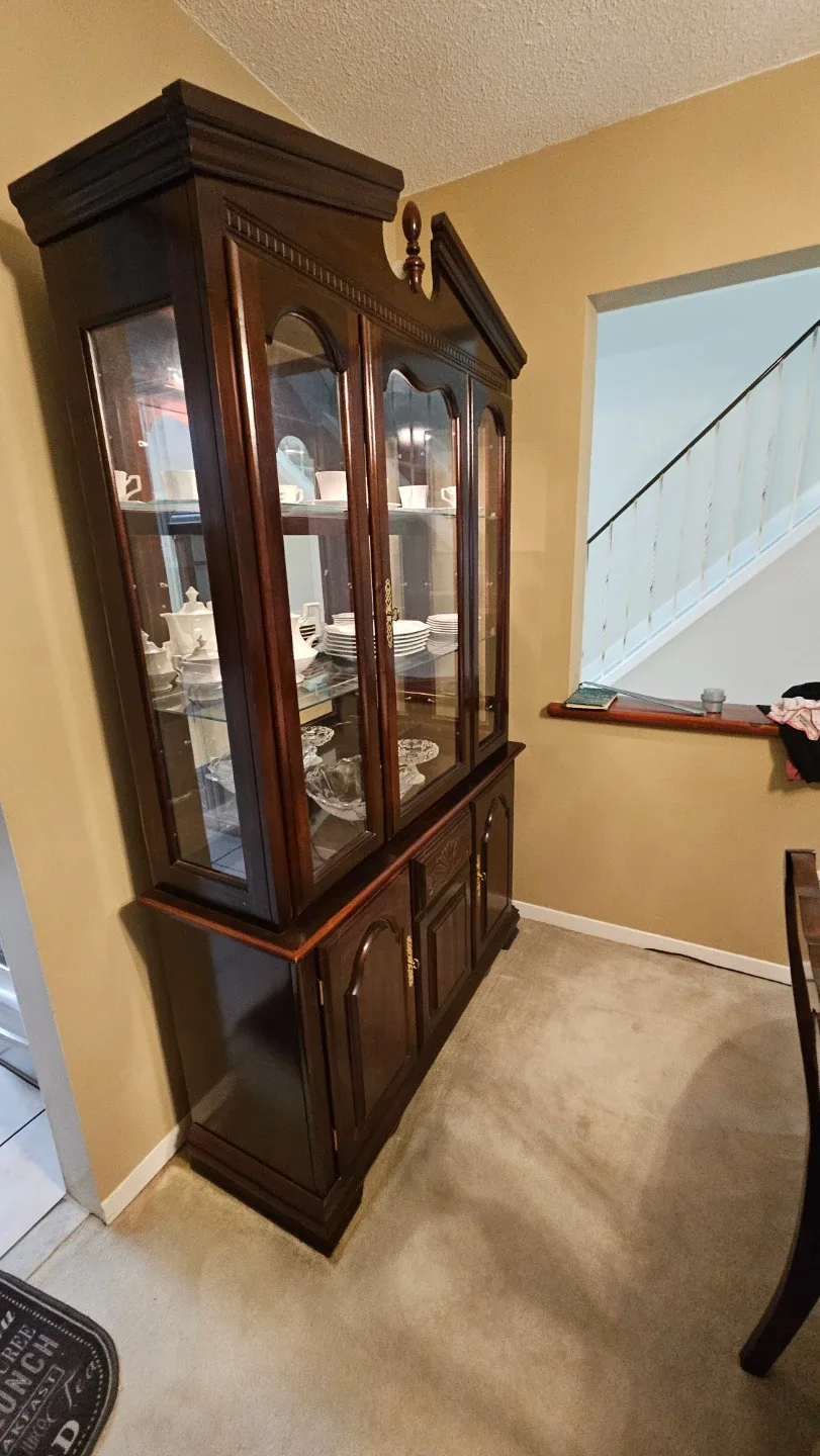 Dark Wood China Cabinet image indicator(3)