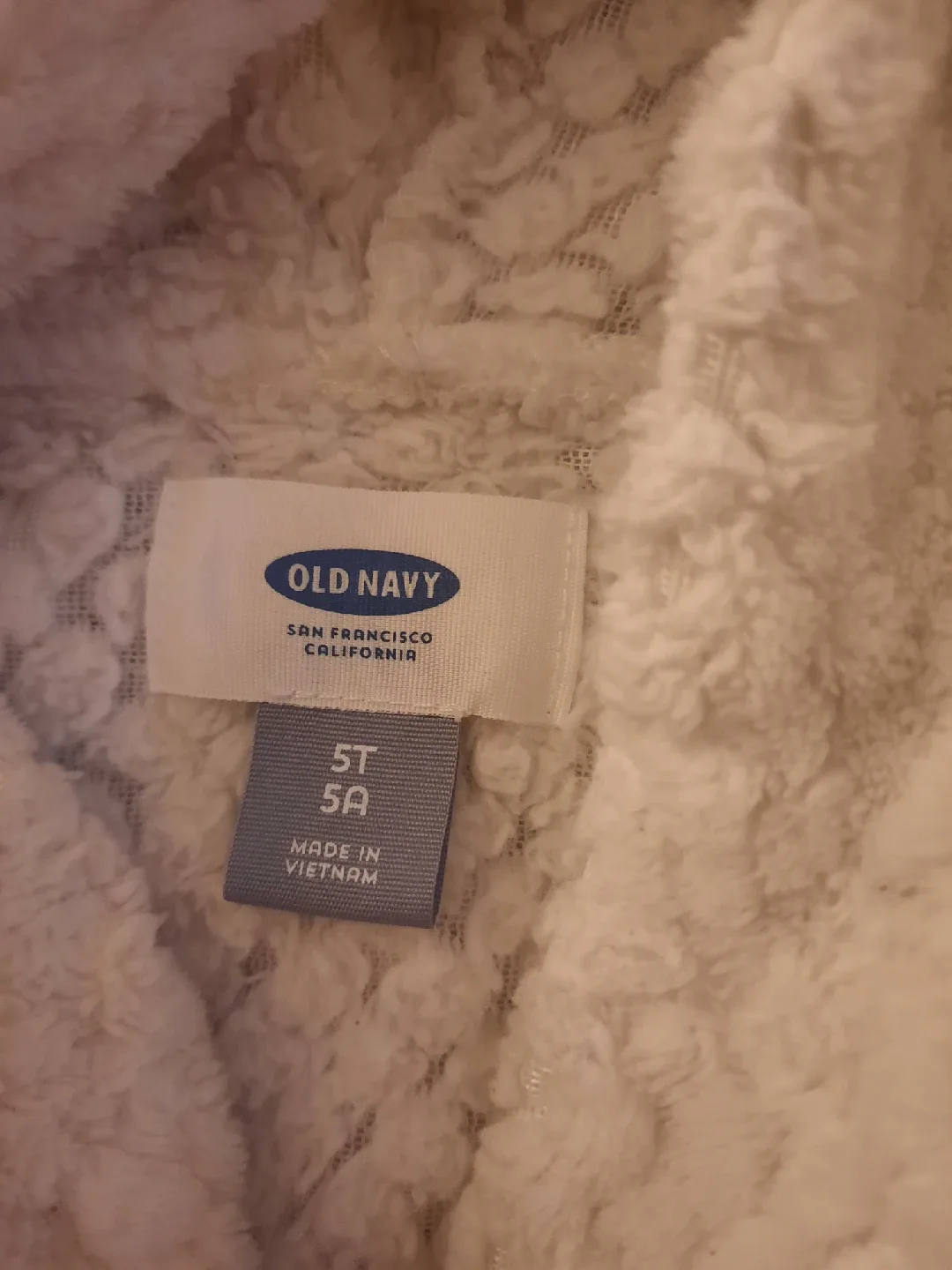 White Hooded Cape pick up only in st.albert image indicator(4)