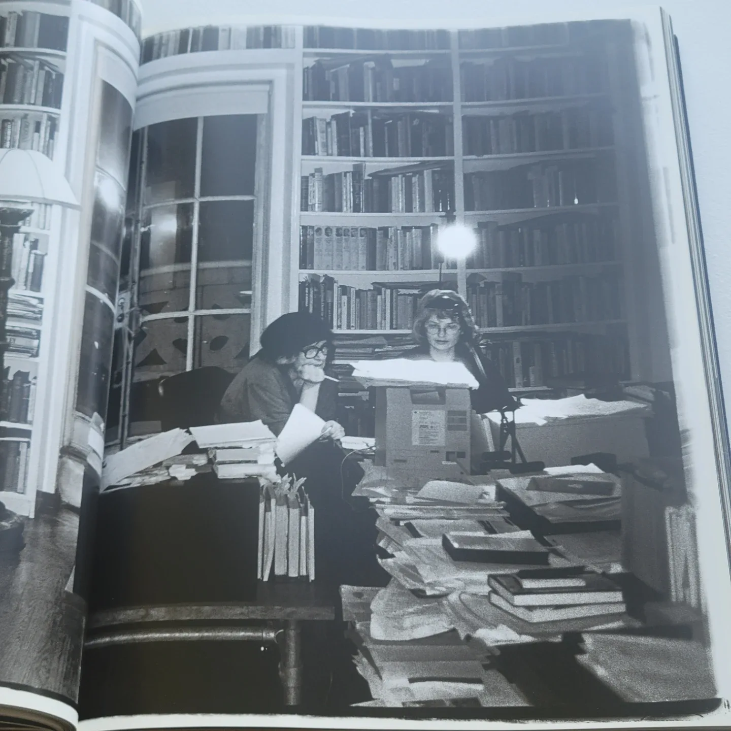 Annie Leibovitz A Photographer's Life  Hardcover Blue Book image indicator(3)