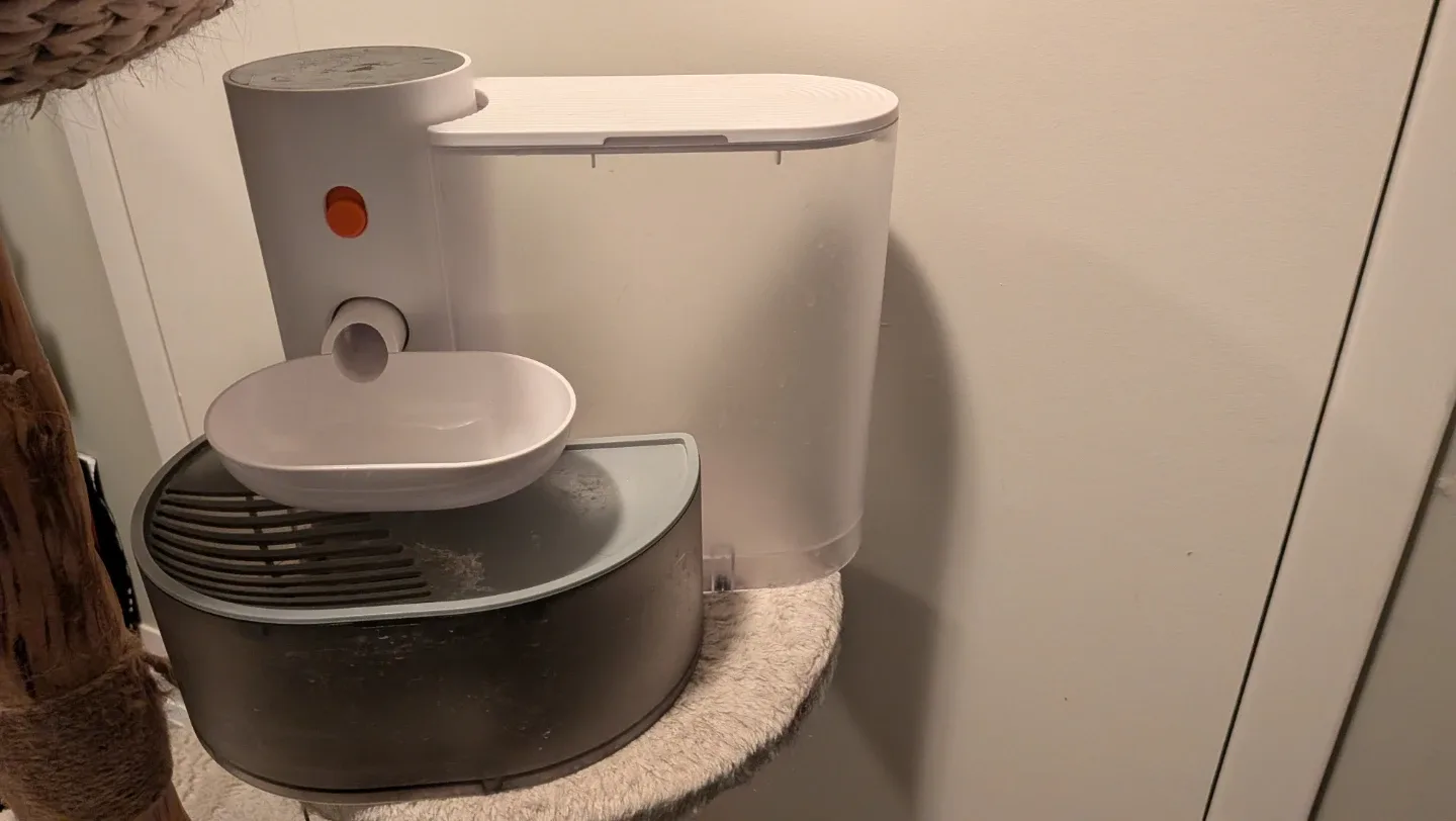 CatIt Litter Box & Wood Cat Cave, BONUS Tree/Fountain (read ad) image indicator(5)