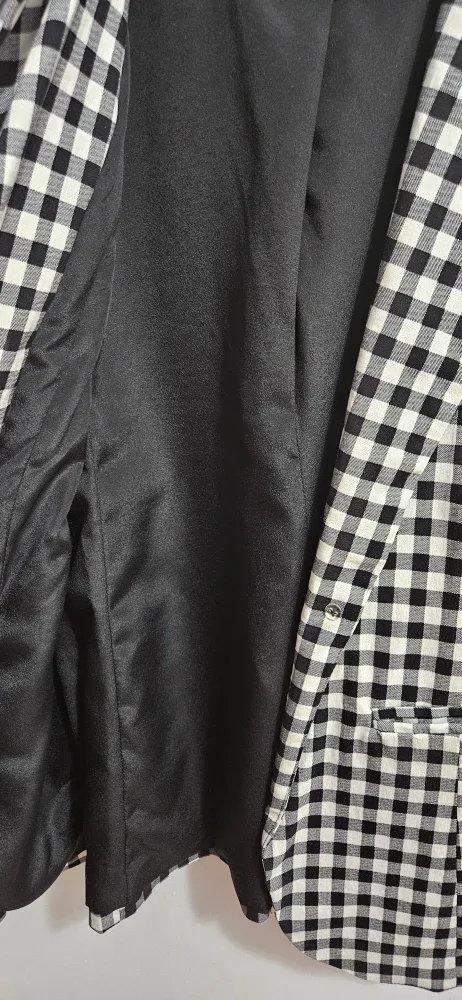 Forever 21 Black & White Blazer - Size S image indicator(3)