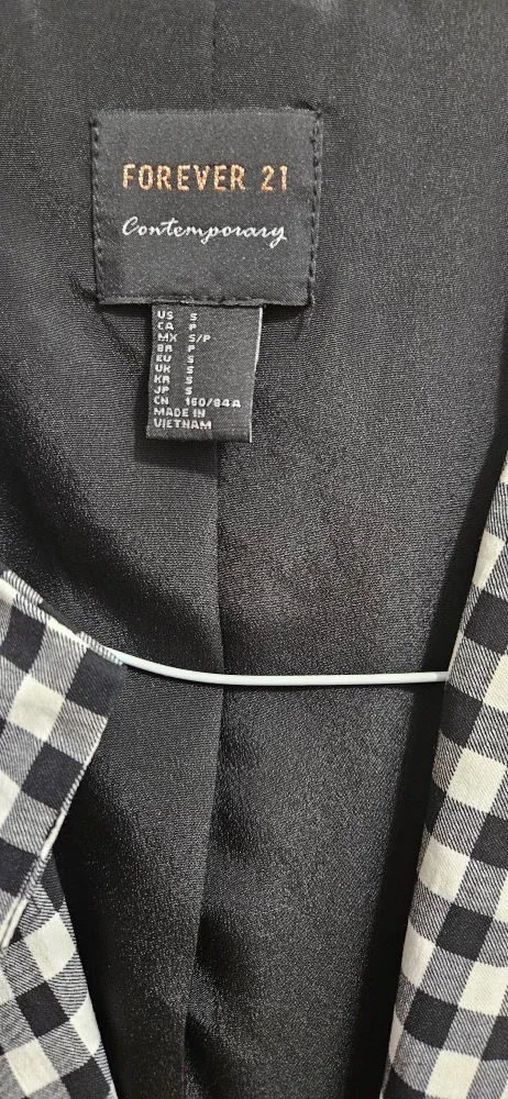 Forever 21 Black & White Blazer - Size S image indicator(5)