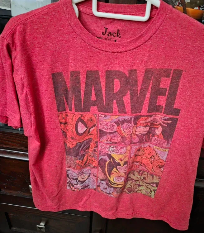 Marvel Comics T-Shirt - Size Large