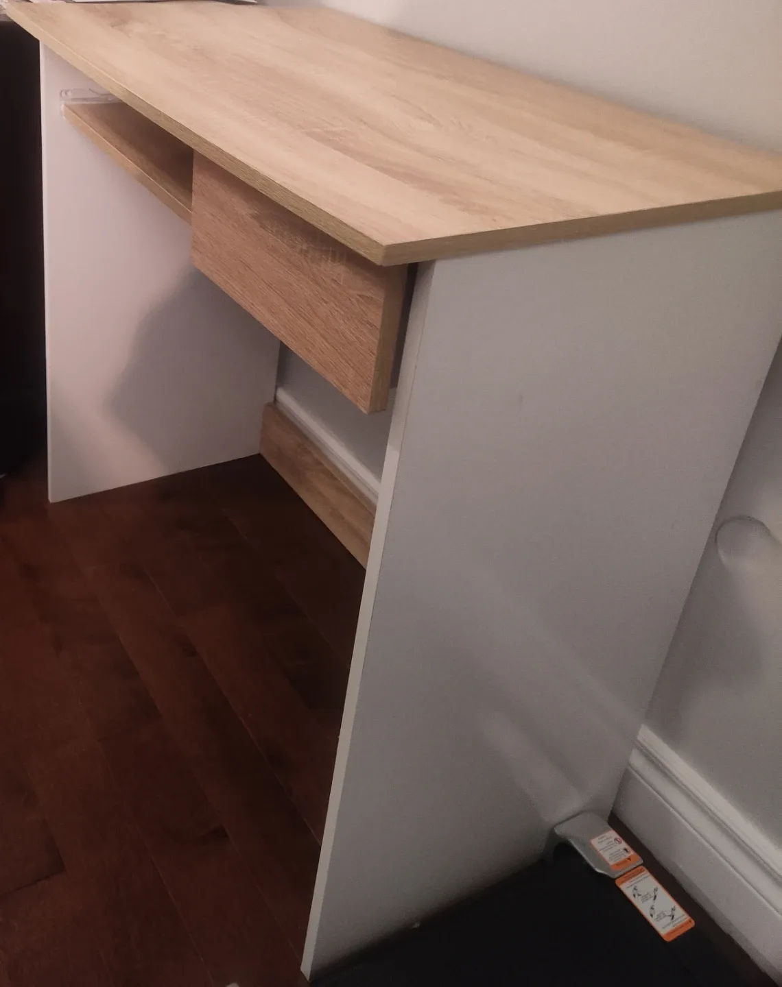 Modern Light Wood Desk – Storage Drawer + Pull-Out Tray image indicator(5)