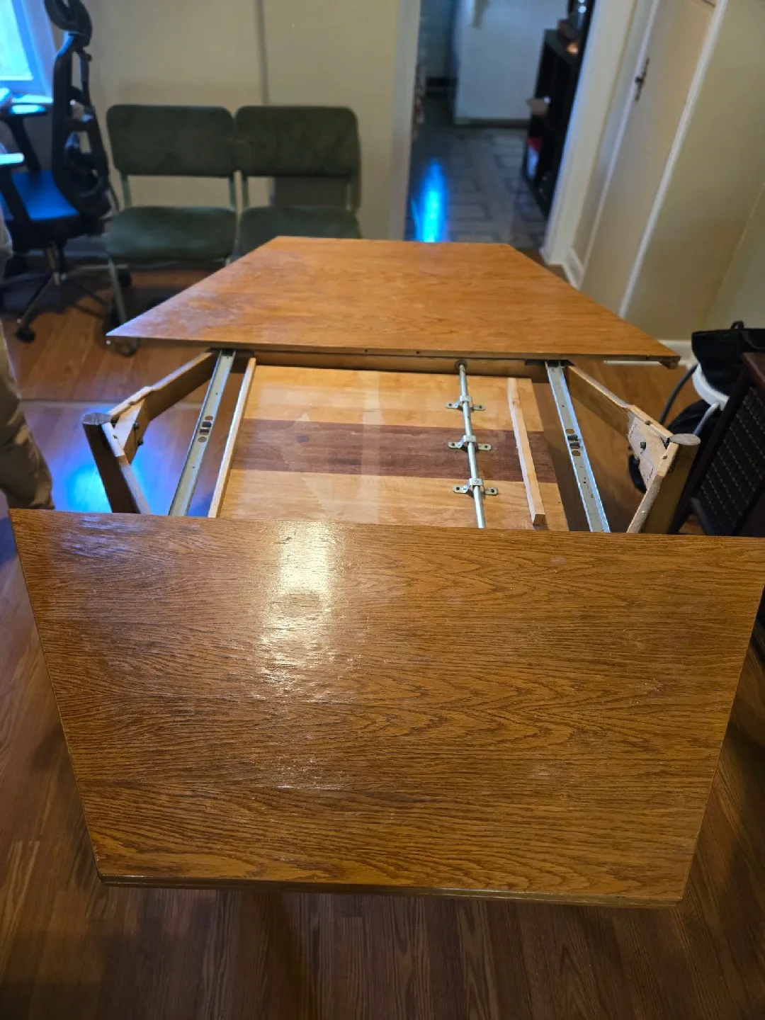 Extendable Wooden Dining Table image indicator(5)