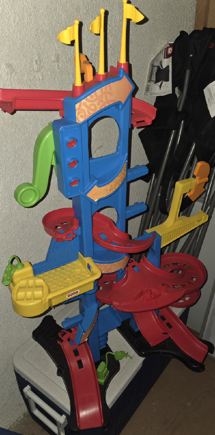 Fisher-Price Little People Spiral Speedway
