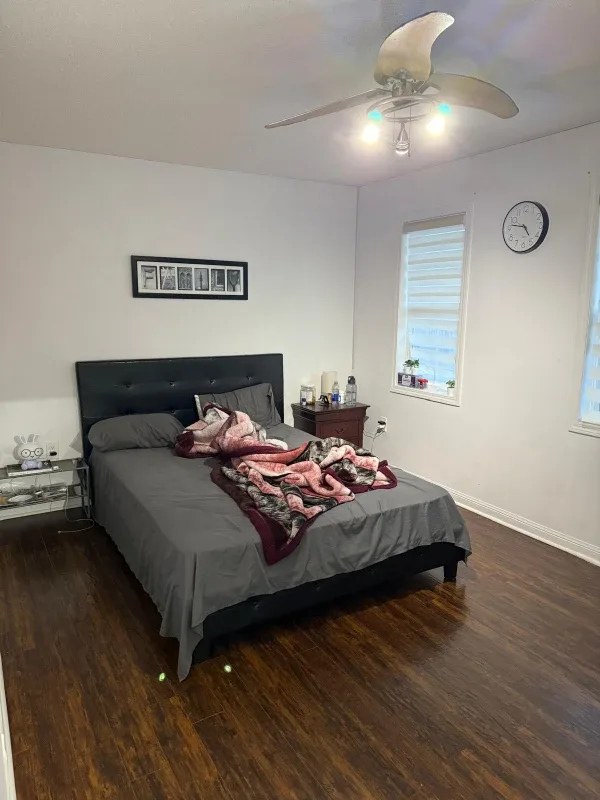 📌 Private Room for Rent