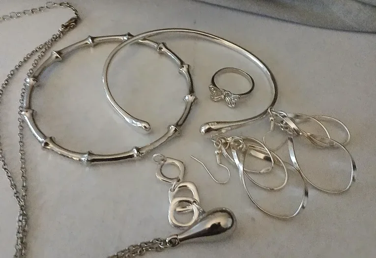 Assorted Silver-Tone Jewellery Set