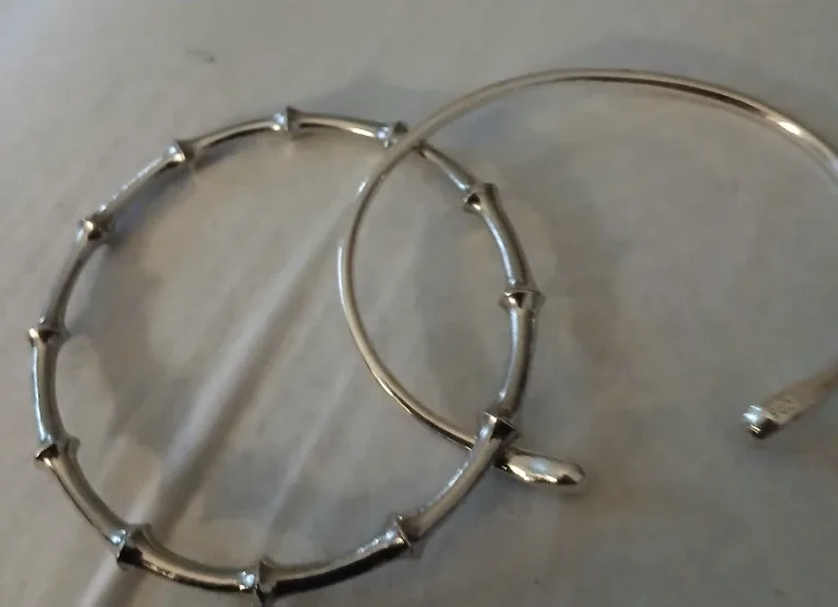 Assorted Silver-Tone Jewellery Set image indicator(2)