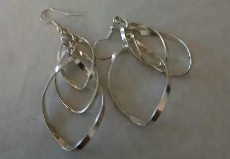 Assorted Silver-Tone Jewellery Set image indicator(3)