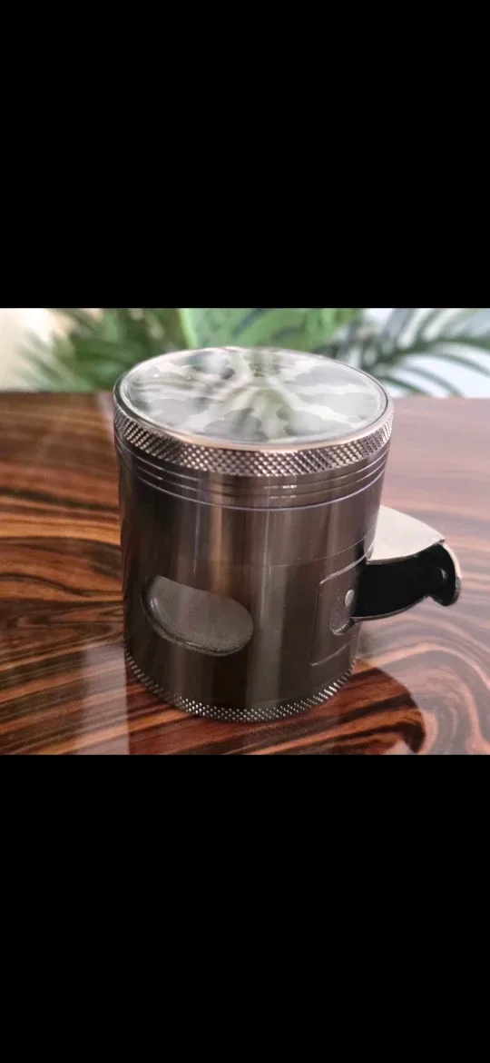 Solid Quality Metal Grinder image indicator(2)