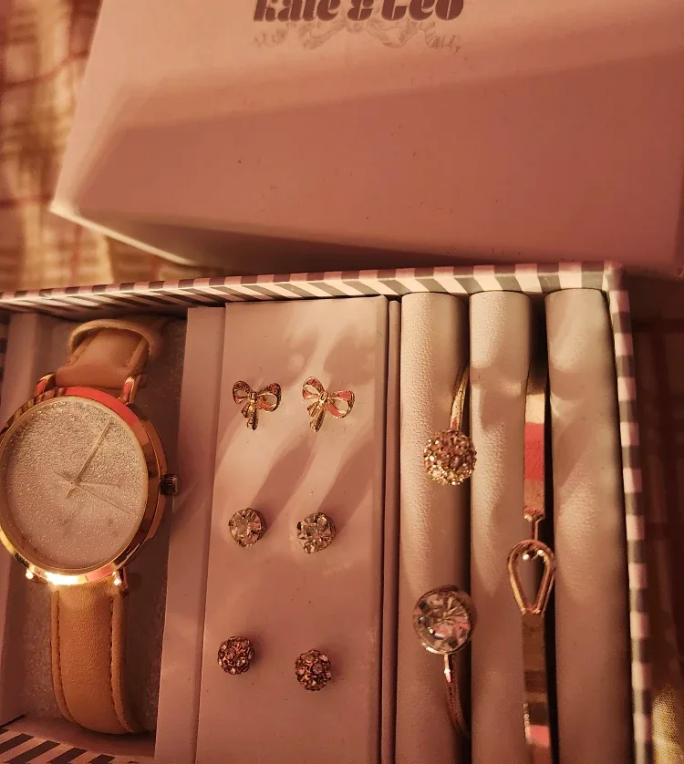 Kate & Leo Watch and Jewelry Set image indicator(3)