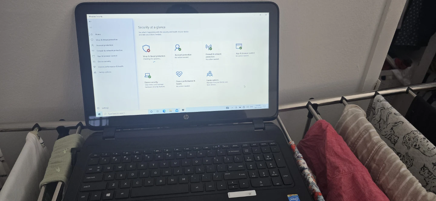HP Laptop - photo 4