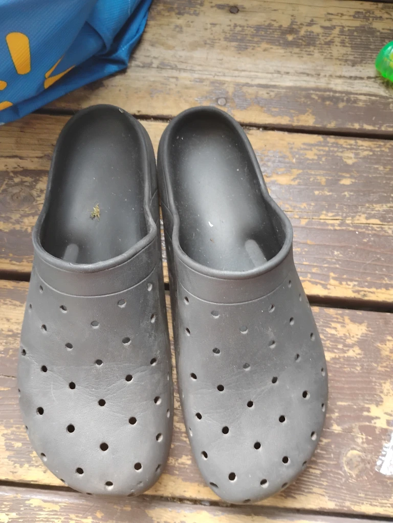 Black Crocs old navy