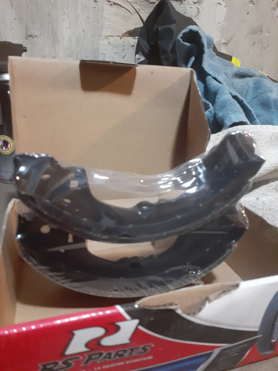 RS Parts Brake Shoes - New in Box image indicator(3)