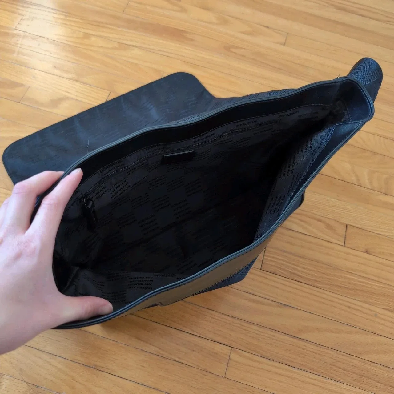 Montblanc Nightflight Large Messenger Bag - Navy Blue image indicator(4)