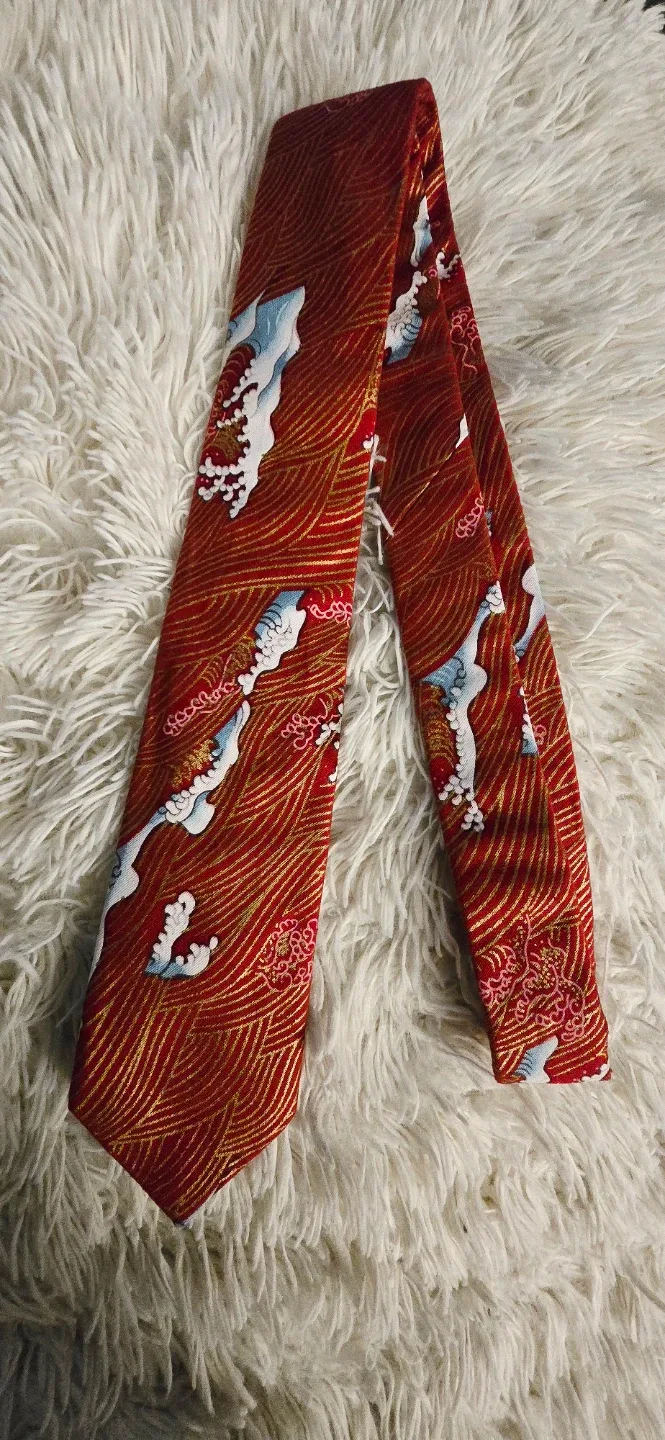 Red Patterned Necktie 🥕