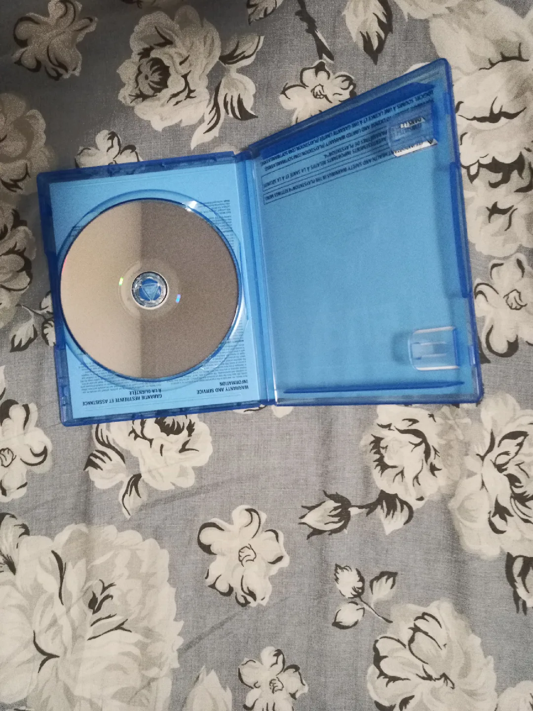 Rust Console Edition (PS4) – Like New Disc with Case image indicator(4)