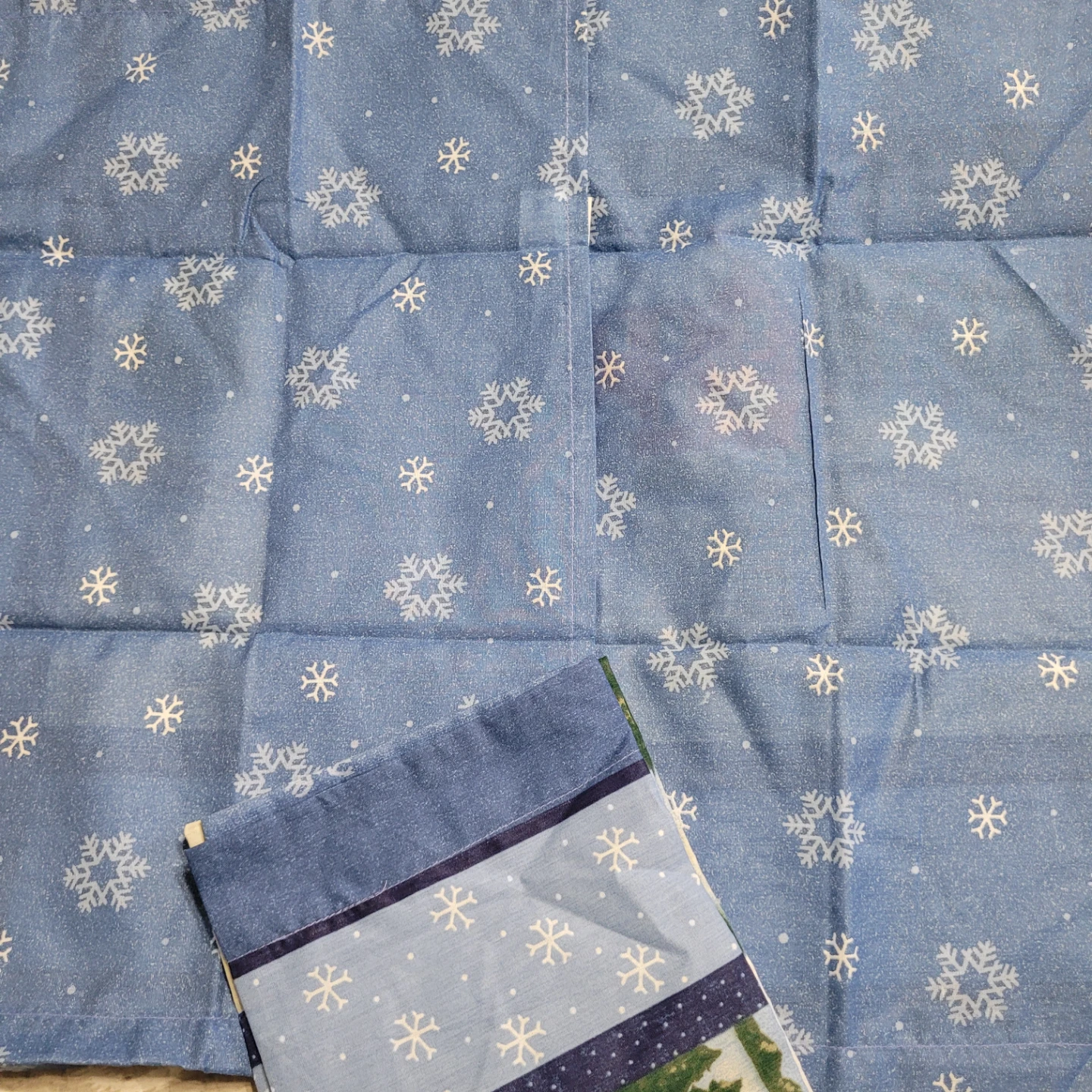 Pair of Holiday Christmas 30" x 24" Pillow Covers - photo 3