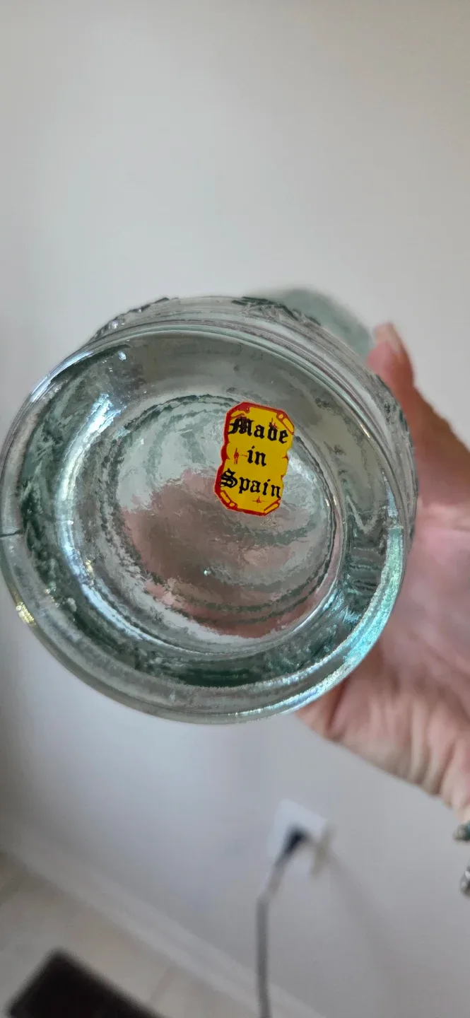 Wine decanters and bottles image indicator(6)